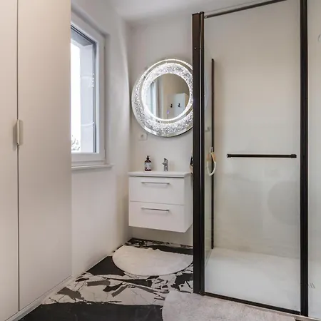 Apartma Petra Dekani