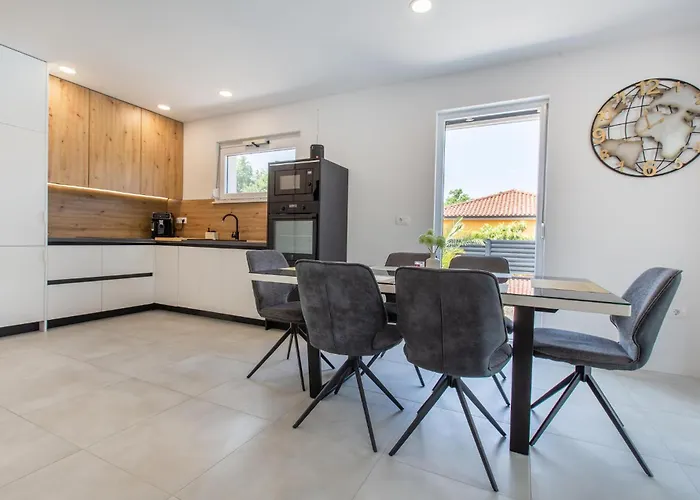 Nyaraló Apartma Petra Dekani