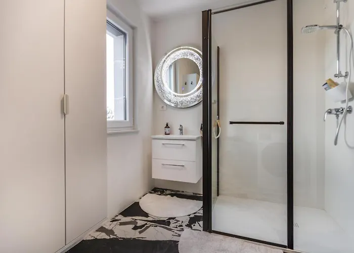 Apartma Petra Dekani