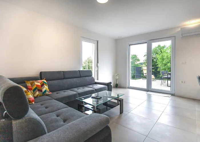 Apartma Petra Dekani